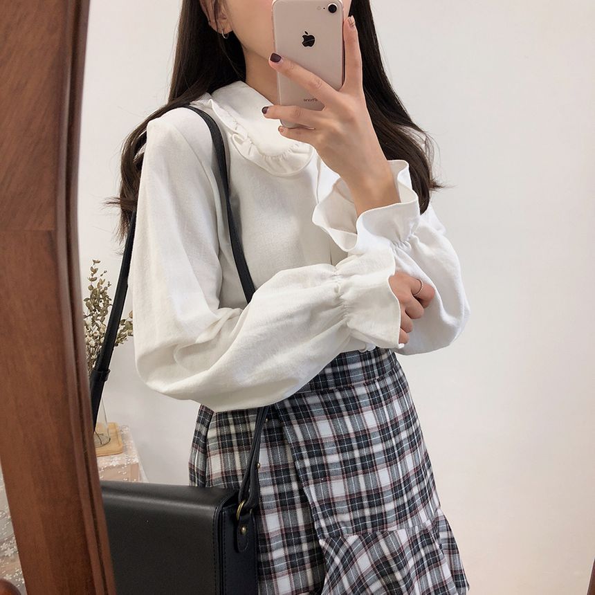 Cloud Nine - Blouse met lange mouwen en ruches / Geruite mini-rok met aansluitende pasvorm