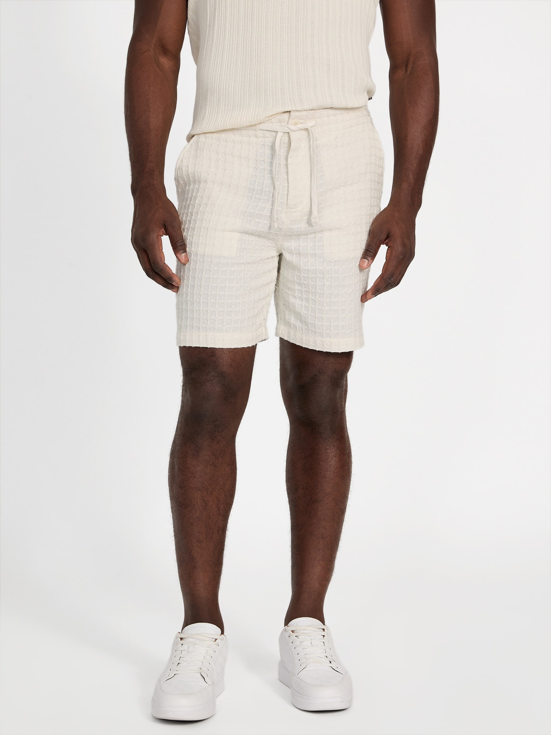 Shorts Fisher com textura em tecido