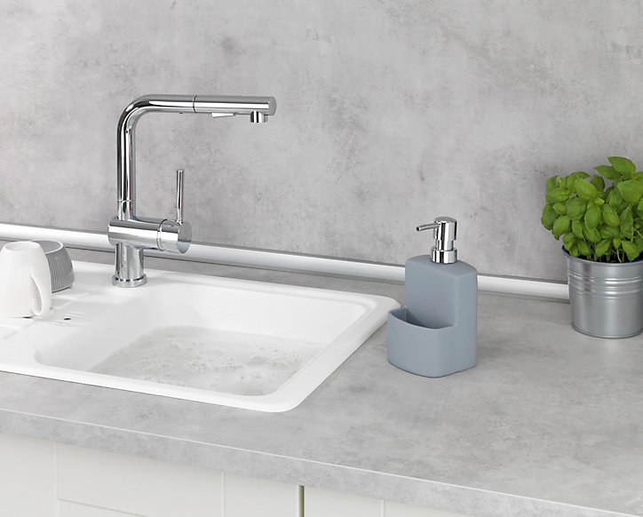 Distributeur rechargeable de liquide vaisselle avec porte éponge Wenko gris