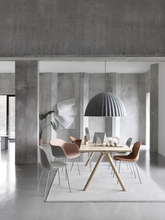 Muuto Fiber Side Tube gestoffeerde stoel cognac leer