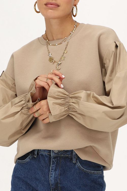 Beige sweater met poplin mouwen
