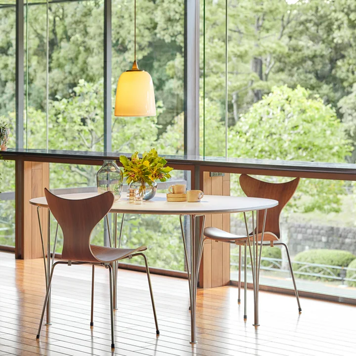 Fritz Hansen - Lily Armlehnstuhl, Chrom / Walnuss natur