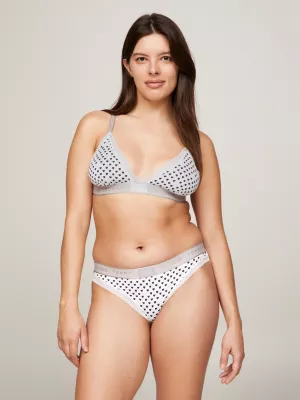 Calcinhas com estampa e detalhes em renda
