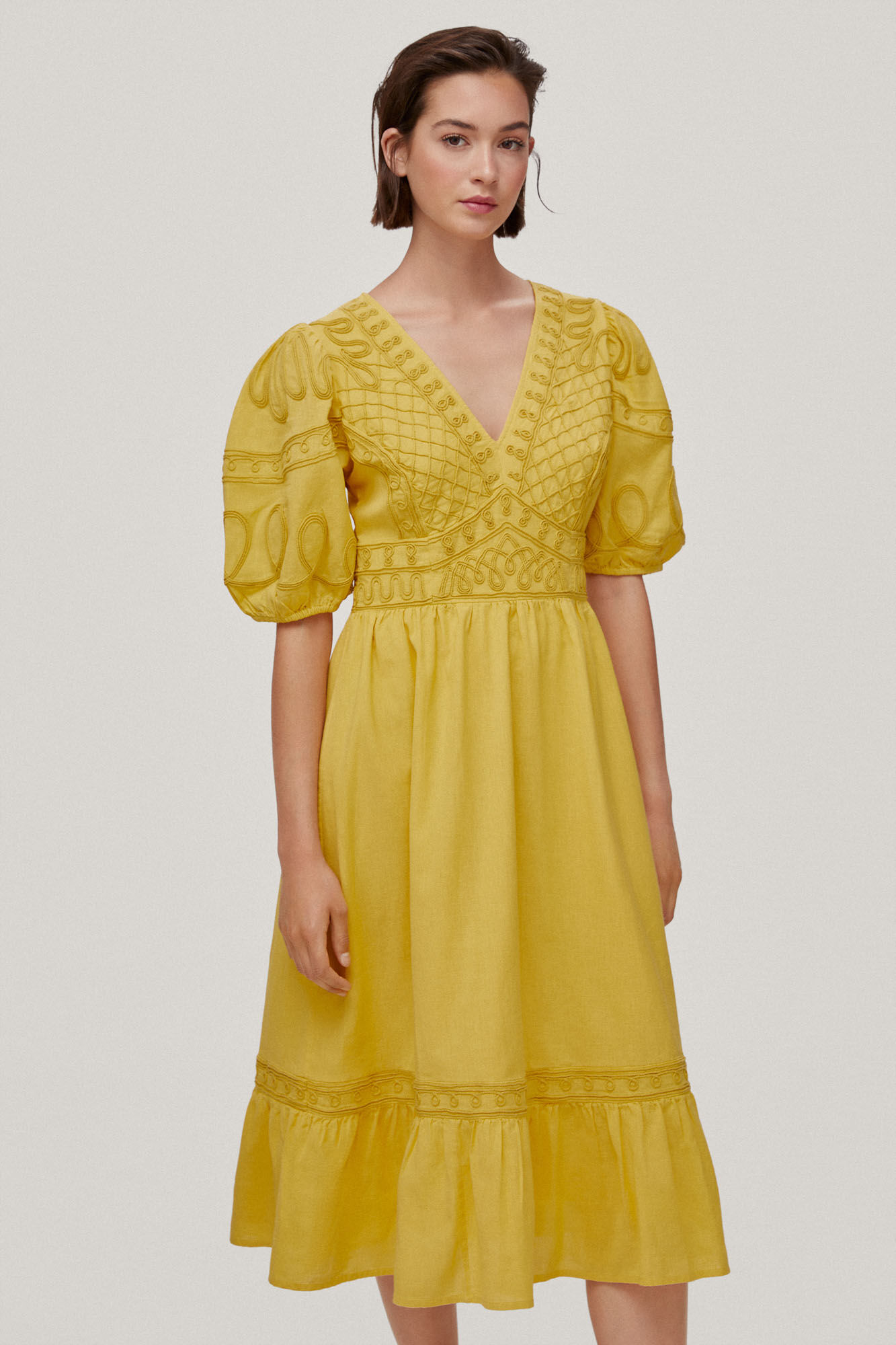 Vestido com bordado de fita - Amarelo