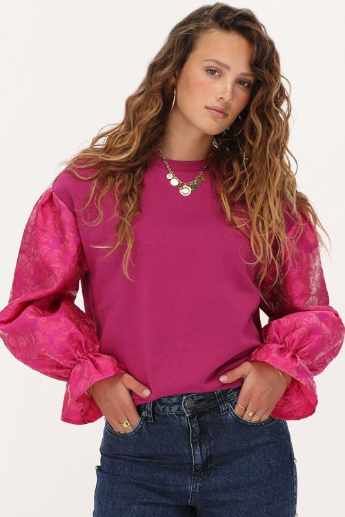 Roze sweater met jacquard mouwen