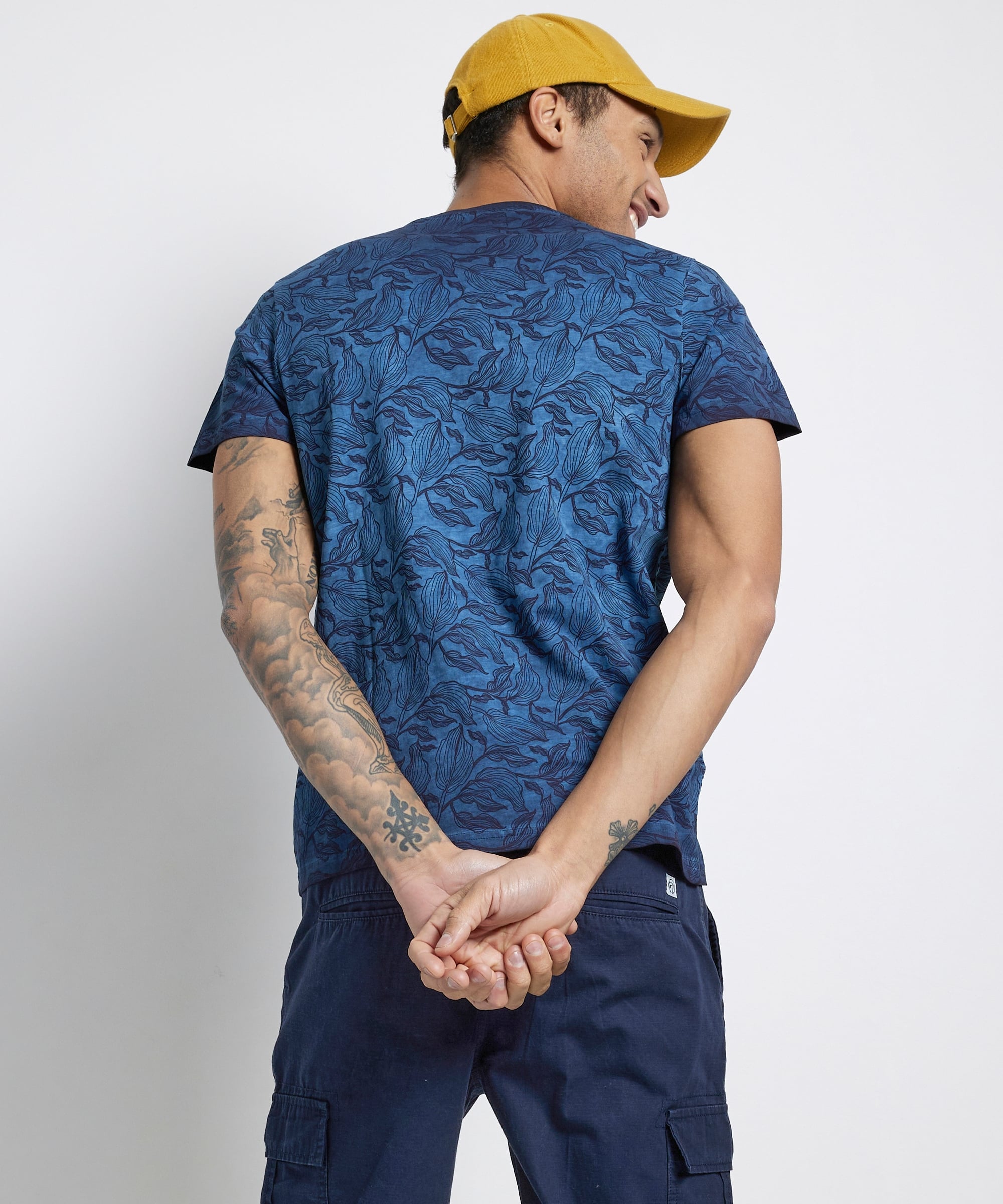 t-shirt met bladerprint
