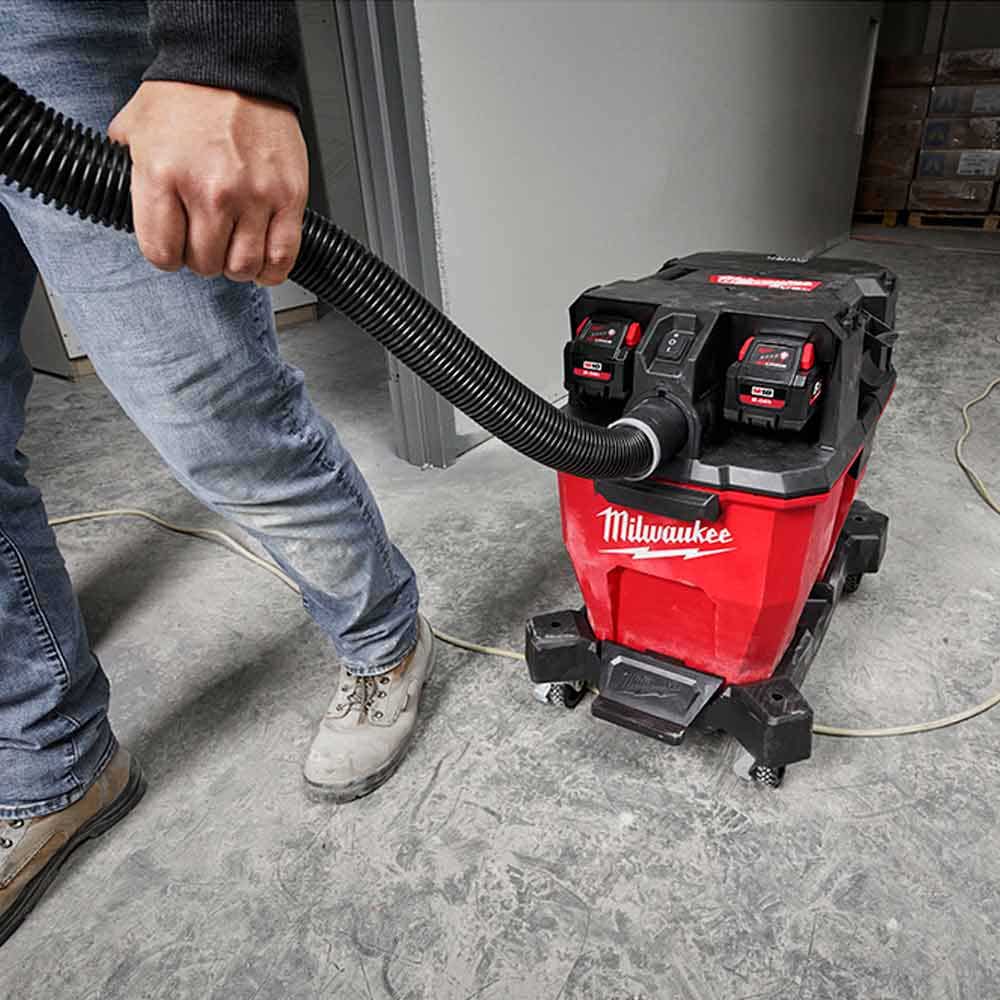 Aspirador de pó e líquidos MILWAUKEE FUEL™ 18V 34L (M18FVC34L0)