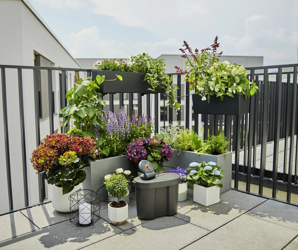 Gardena AquaBloom solcelledrevet vandingssæt m. vandbeholder