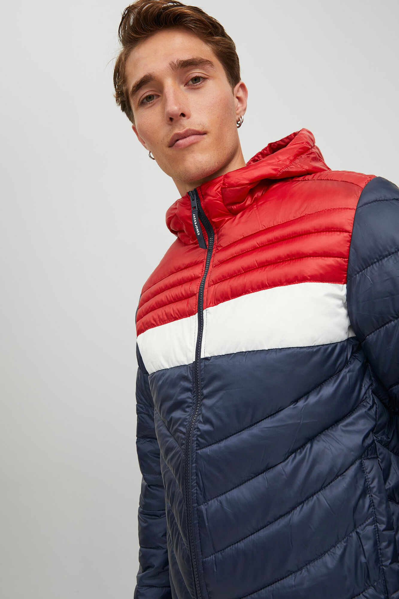 Jaqueta puffer com capuz