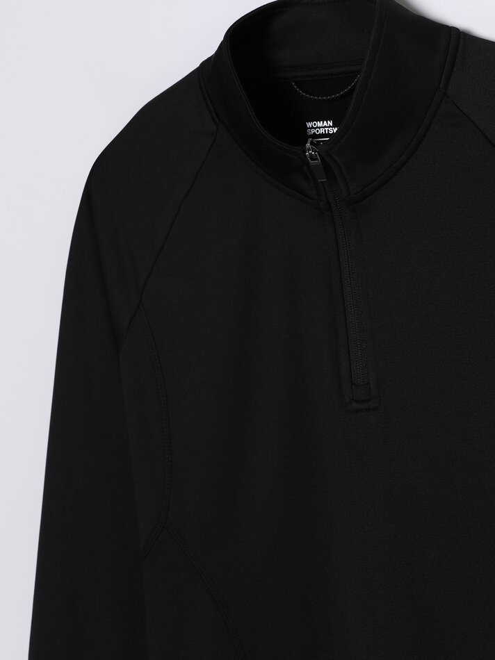 Camiseta esportiva de gola alta - Preta