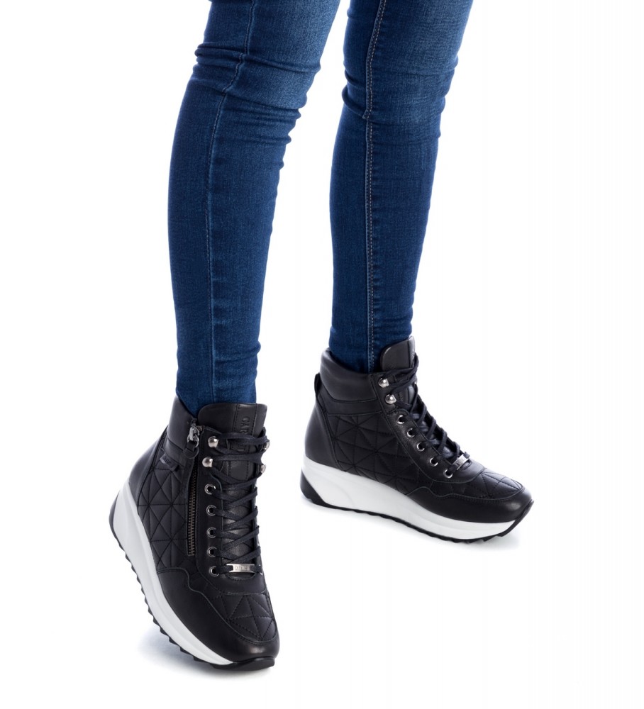Botas de tornozelo Carmela em couro, modelo 160279, pretas.