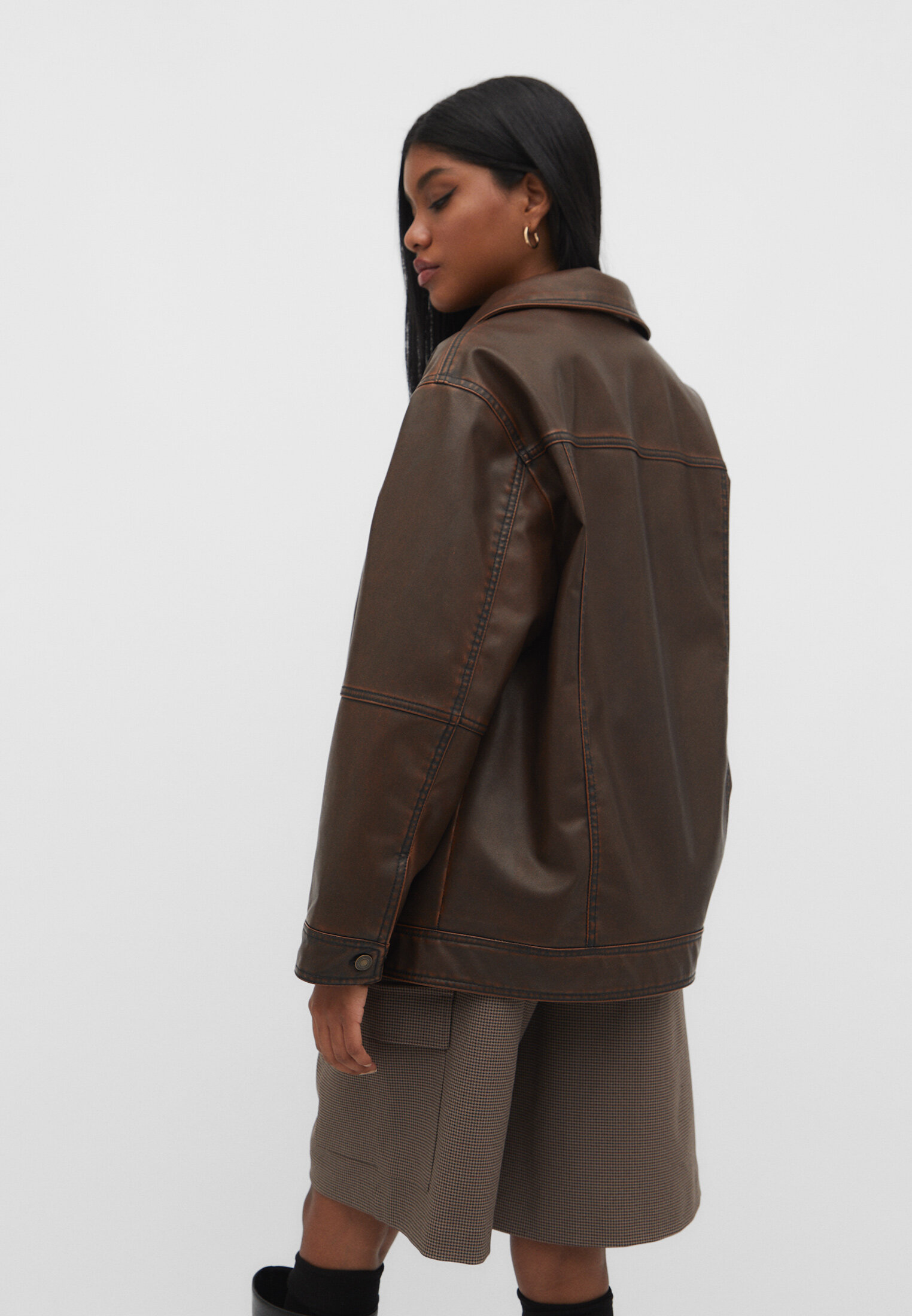 Jaqueta oversized de couro sintético