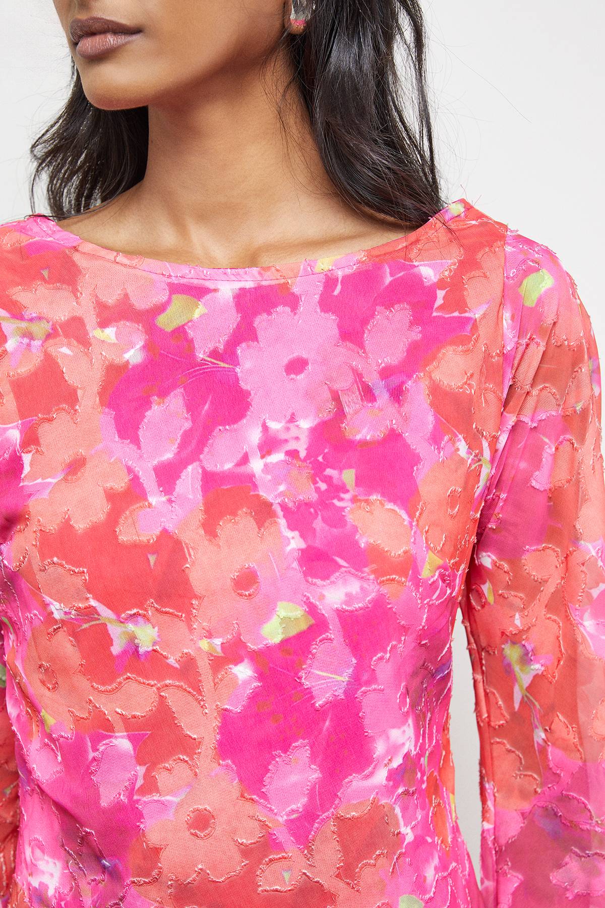 Warehouse Robe Midi Biais à Encolure Bardot en Mousseline Florale Dévorée