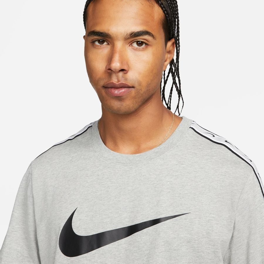 Nike T-Shirt NSW Repeat Sportswear - Gris/Noir