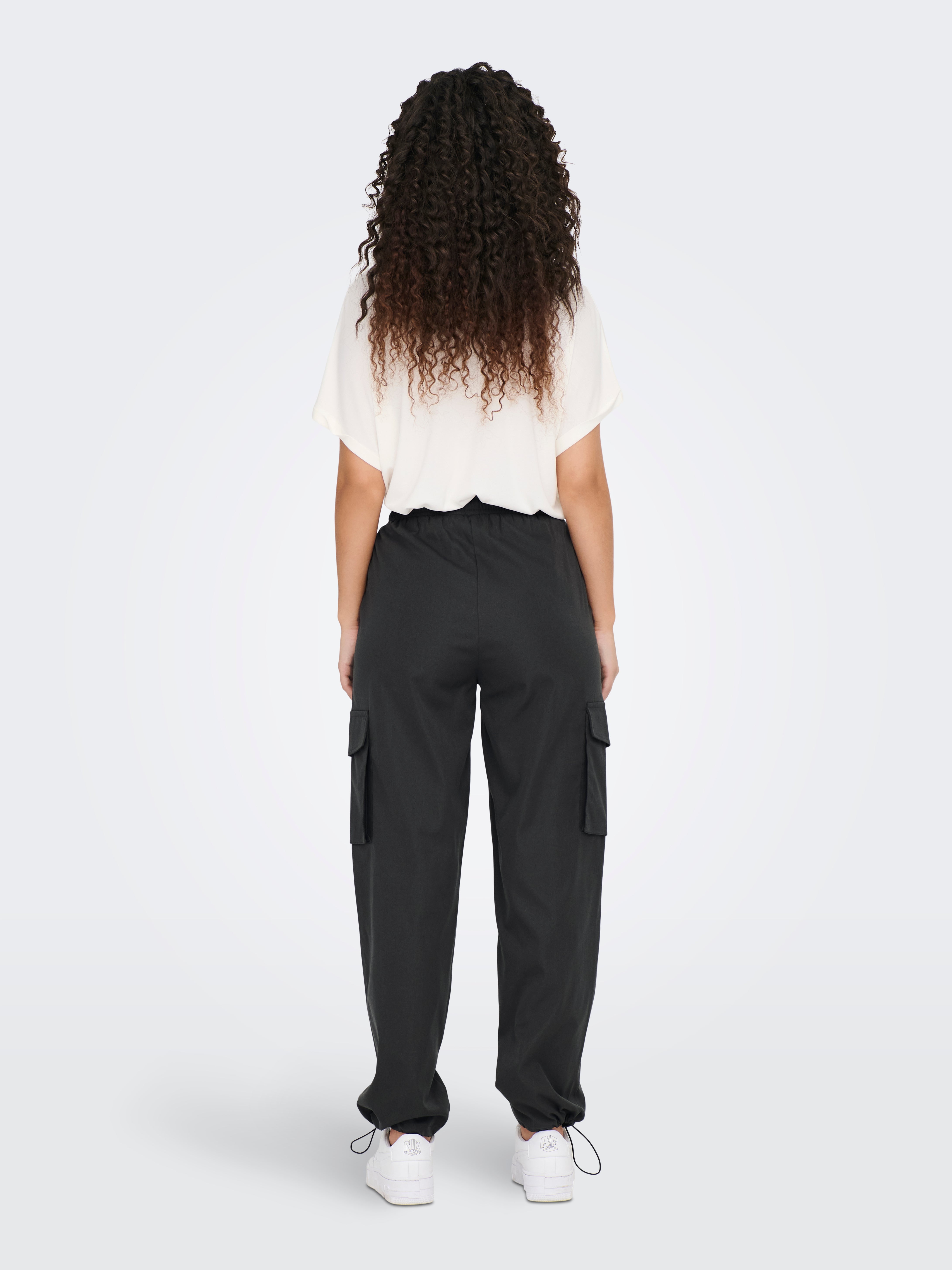 ONLCASHI Hohe Taille Normal geschnitten Cargo-Hose Raven