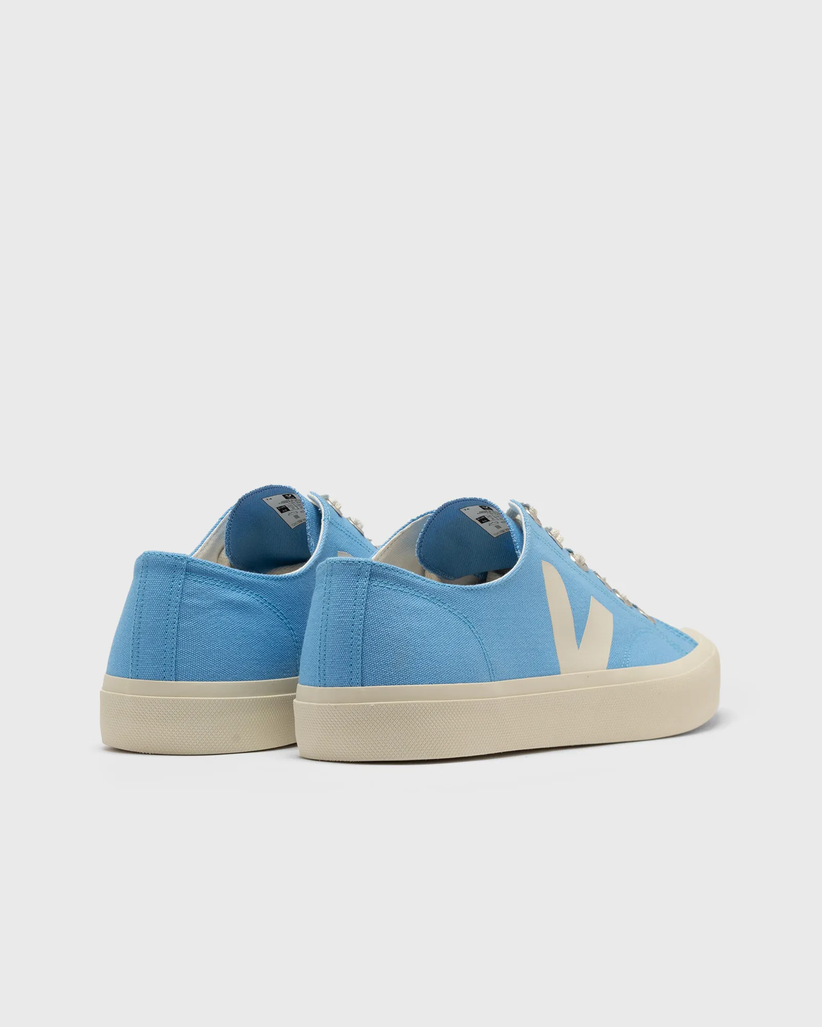 Veja WATA II LOW CANVAS