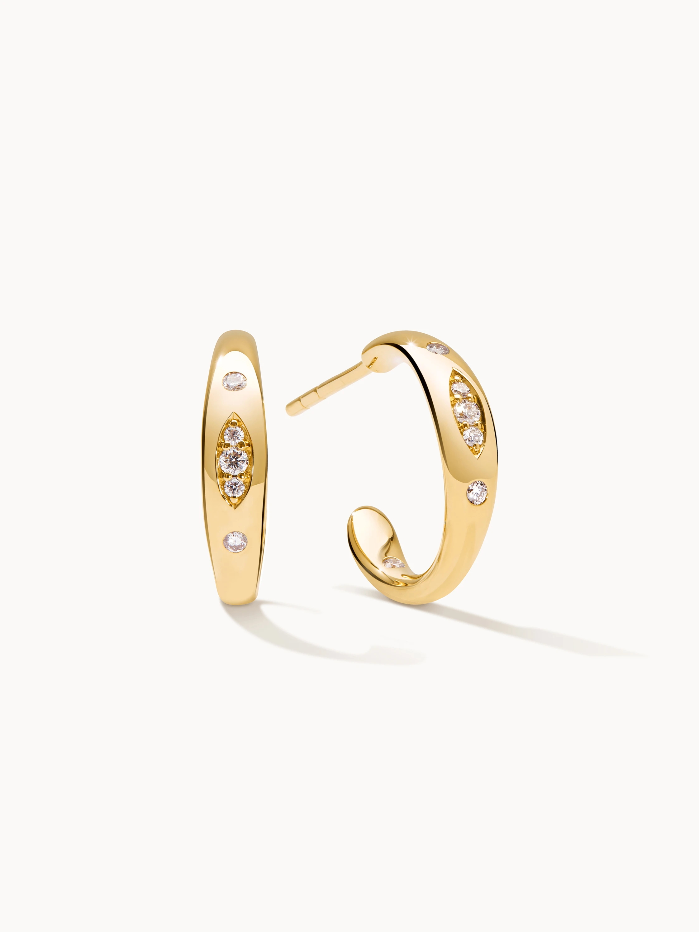 TAMARA COMOLLI Ohrringe OHRRINGE GYPSY HOOP SMALL aus 18 Karat Gelbgold mit Diamant Pavé