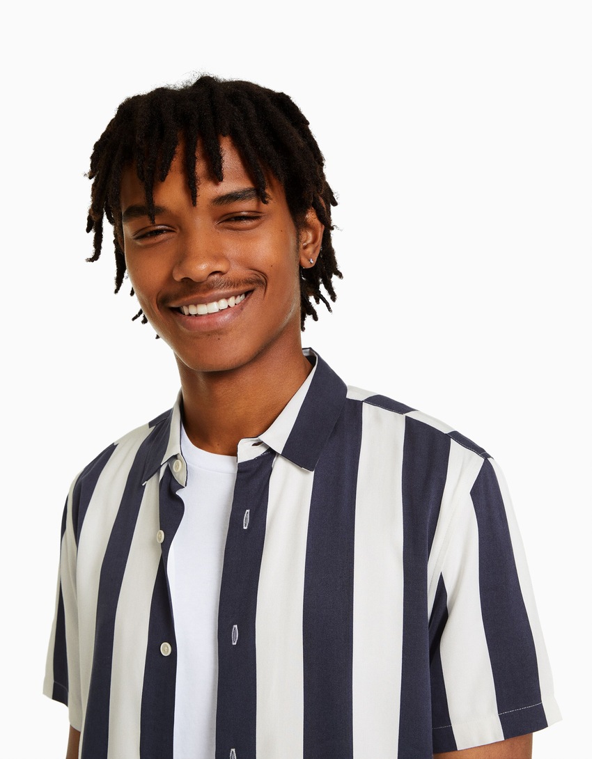 Camisa de sarja listrada de manga curta
