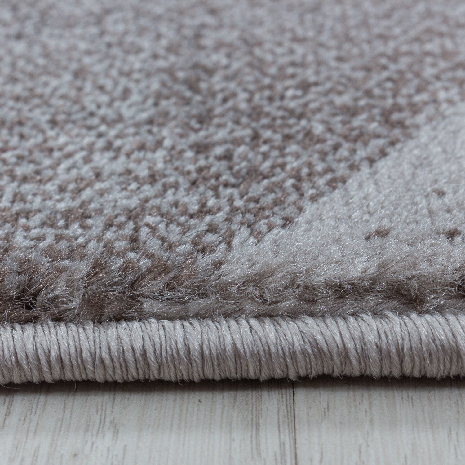 Moderner Wellen-Teppich in Grau, Schadstoffgeprüft, Allergikerfreundlich