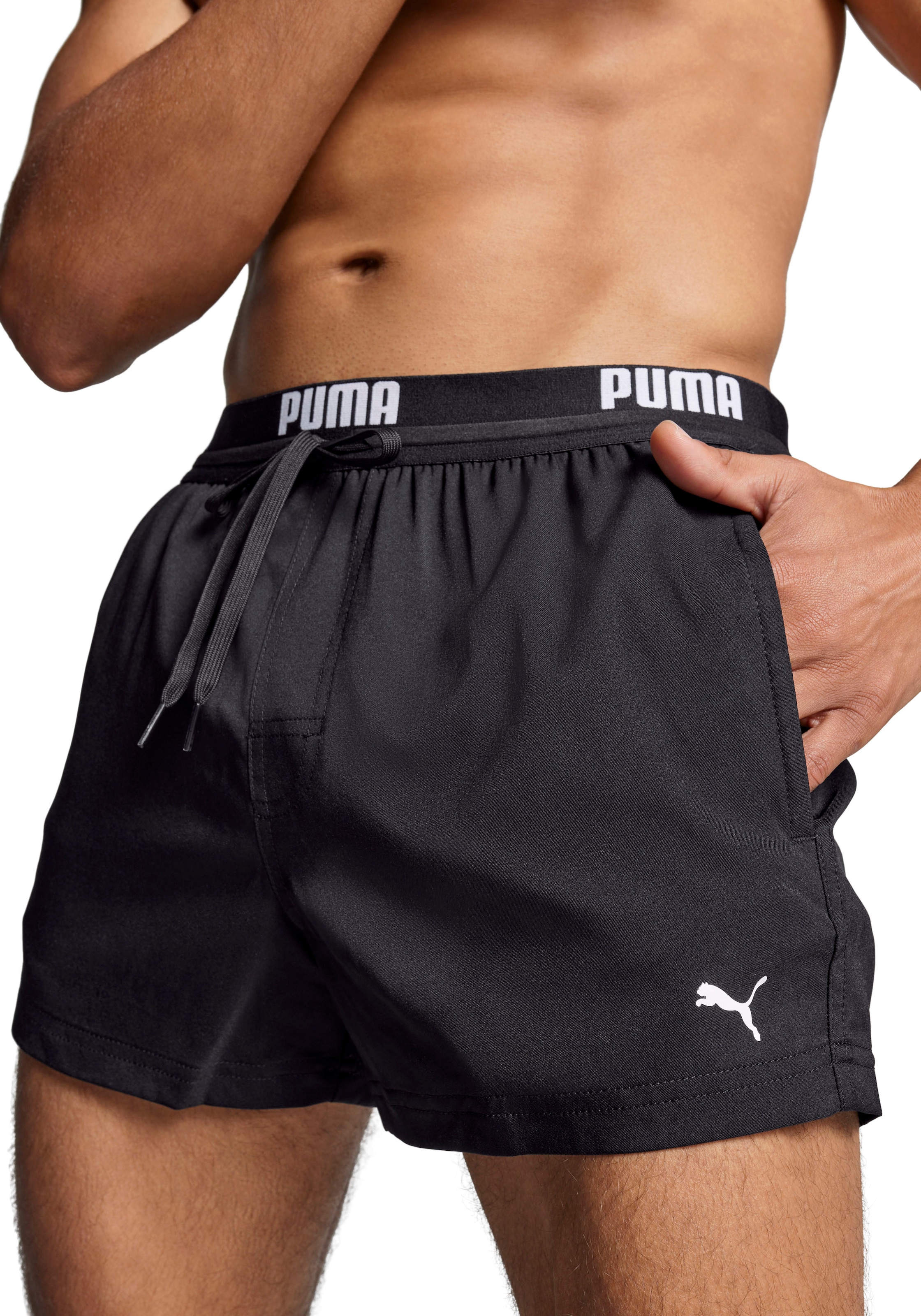 PUMA Badeshorts »PUMA SWIM MEN LOGO SHORT SHORTS 1P«, Seitentaschen, Gesässtasche mit Reissverschluss, Kordelzug