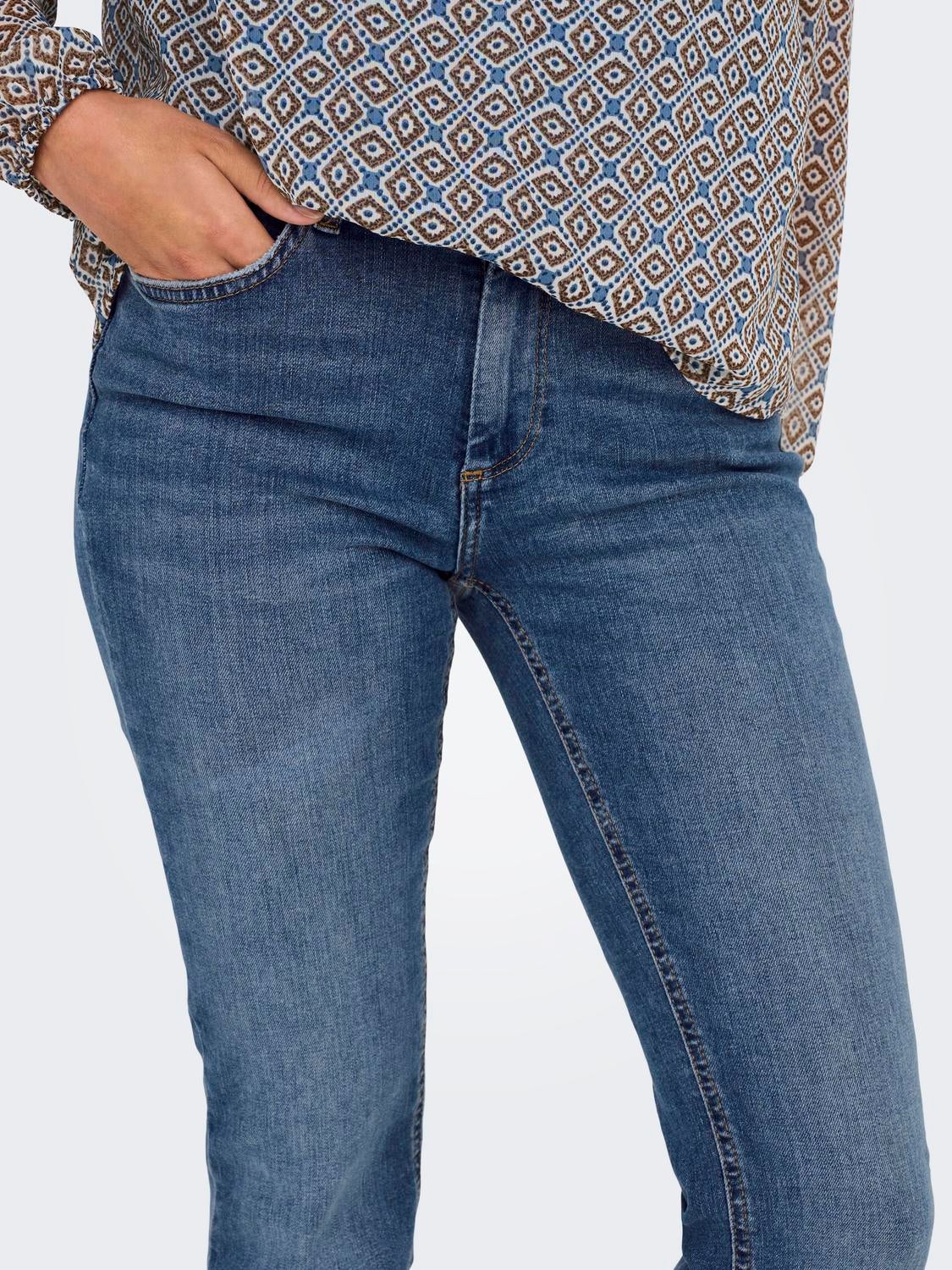 ONLBLUSH Mittlere Taille Ausgestellt Jeans Medium Blue Denim