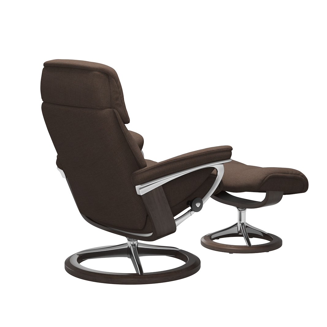 Ruby (S) Lenestol med krakk Tekstil Abelia Chocolate og Signature understell i alu og wenge