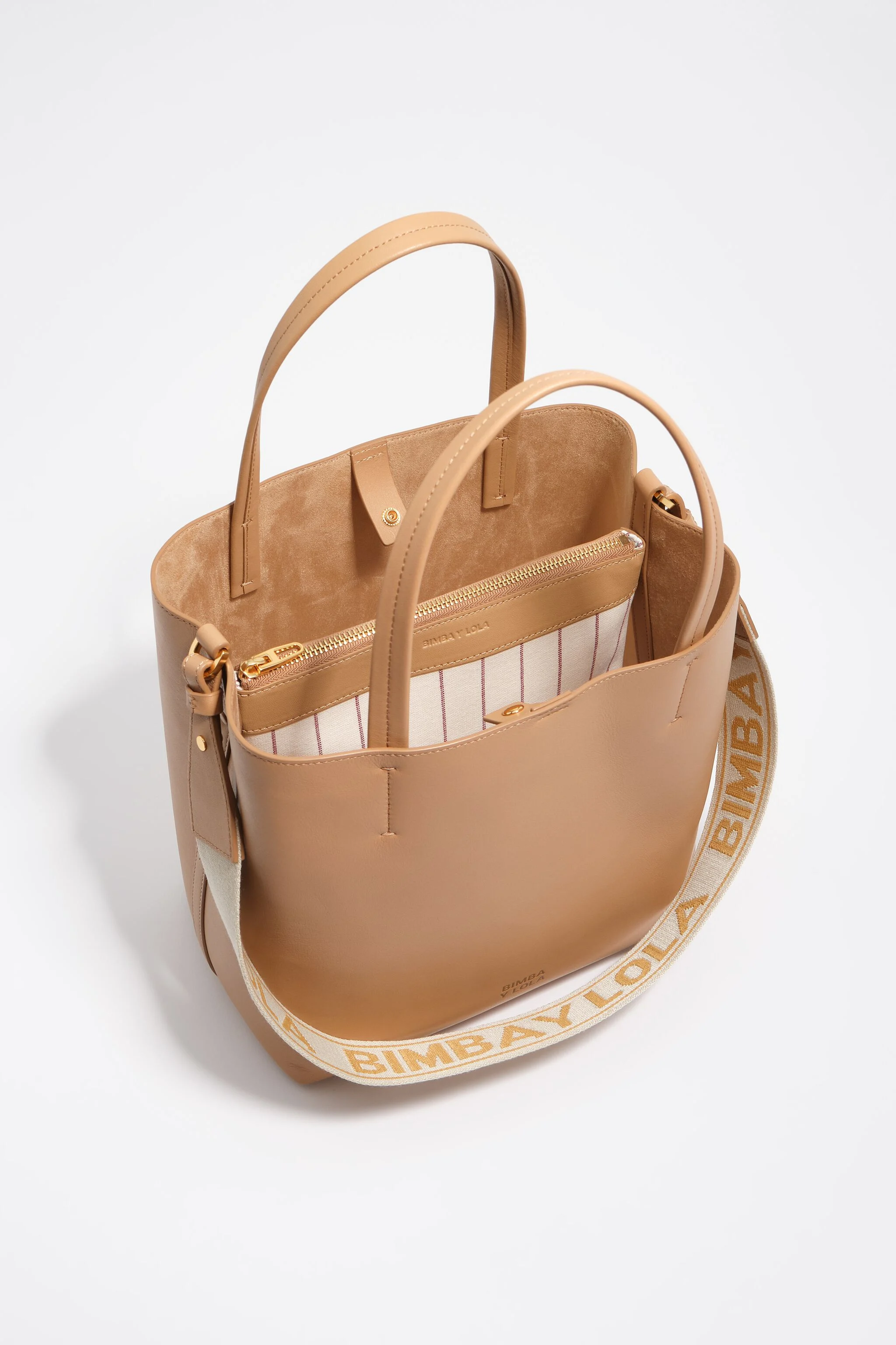 Bolsa grande de couro cor avelã com estampa de Chihuahua.