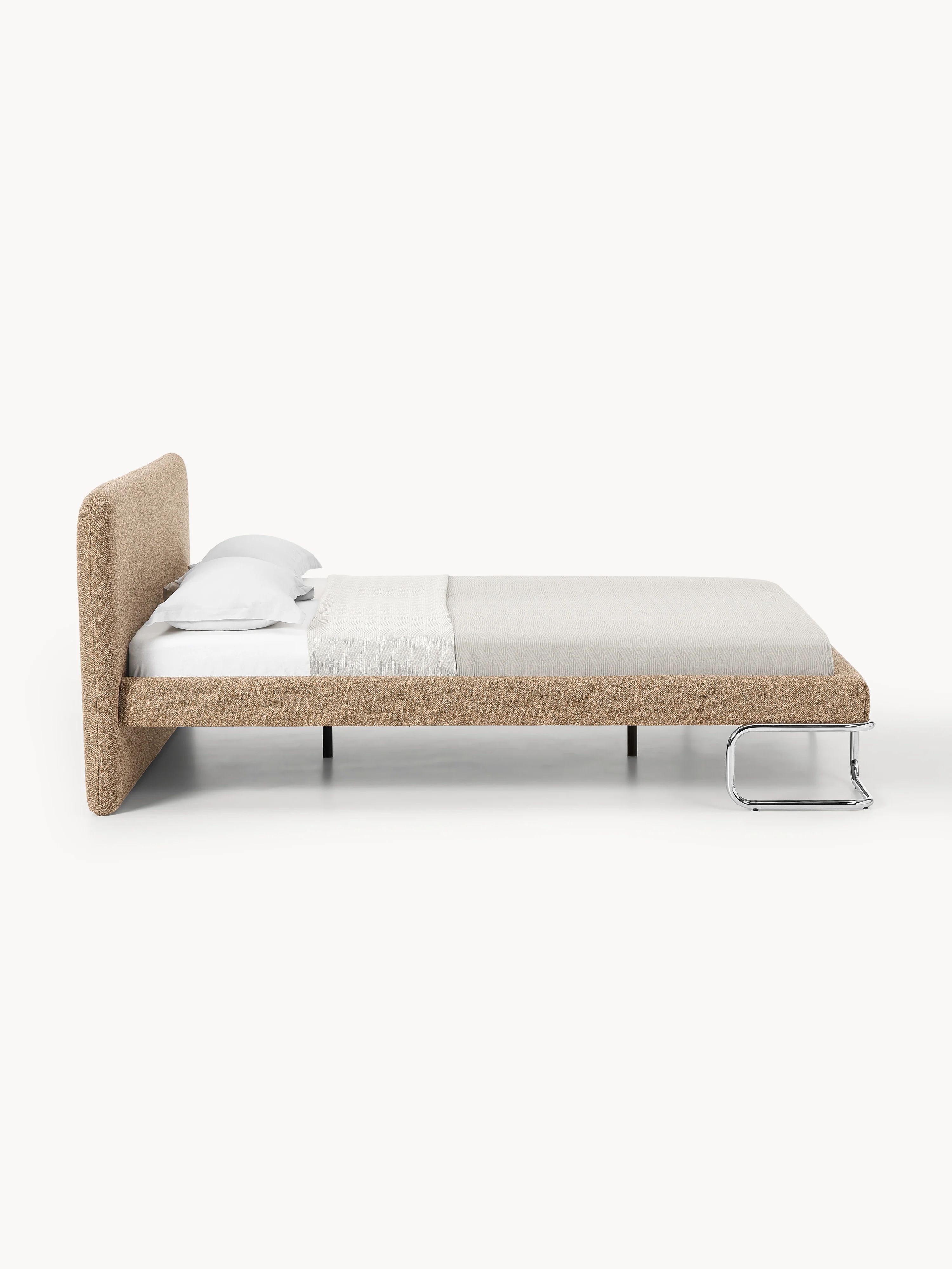 Bouclé gestoffeerd bed Olina met metalen poten