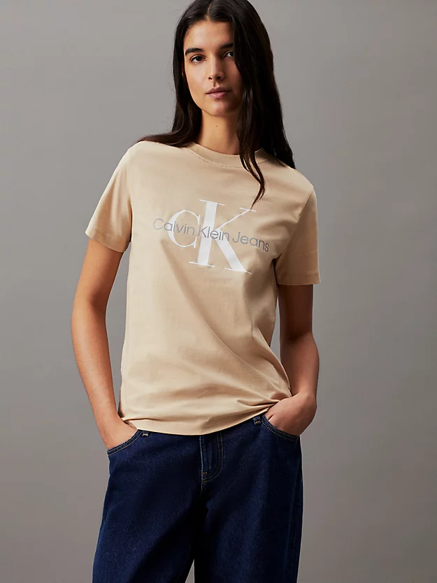 Camiseta com monograma