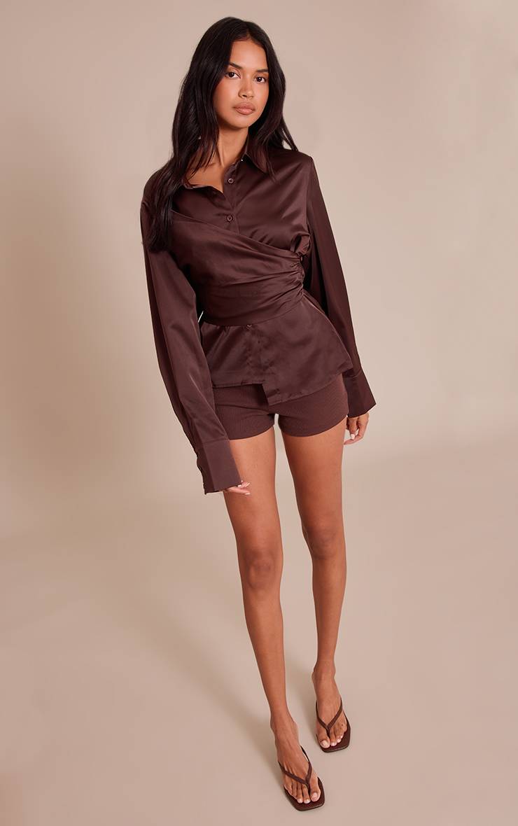 Chocolat Chemise À Manches Longues En Satin Avec Détail Drapé