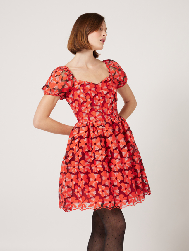 Robe courte manches bouffantes