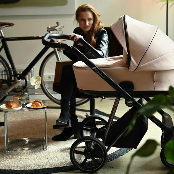 Carrinho de bebê Nordbaby Active Lux bege peônia com estrutura cromada