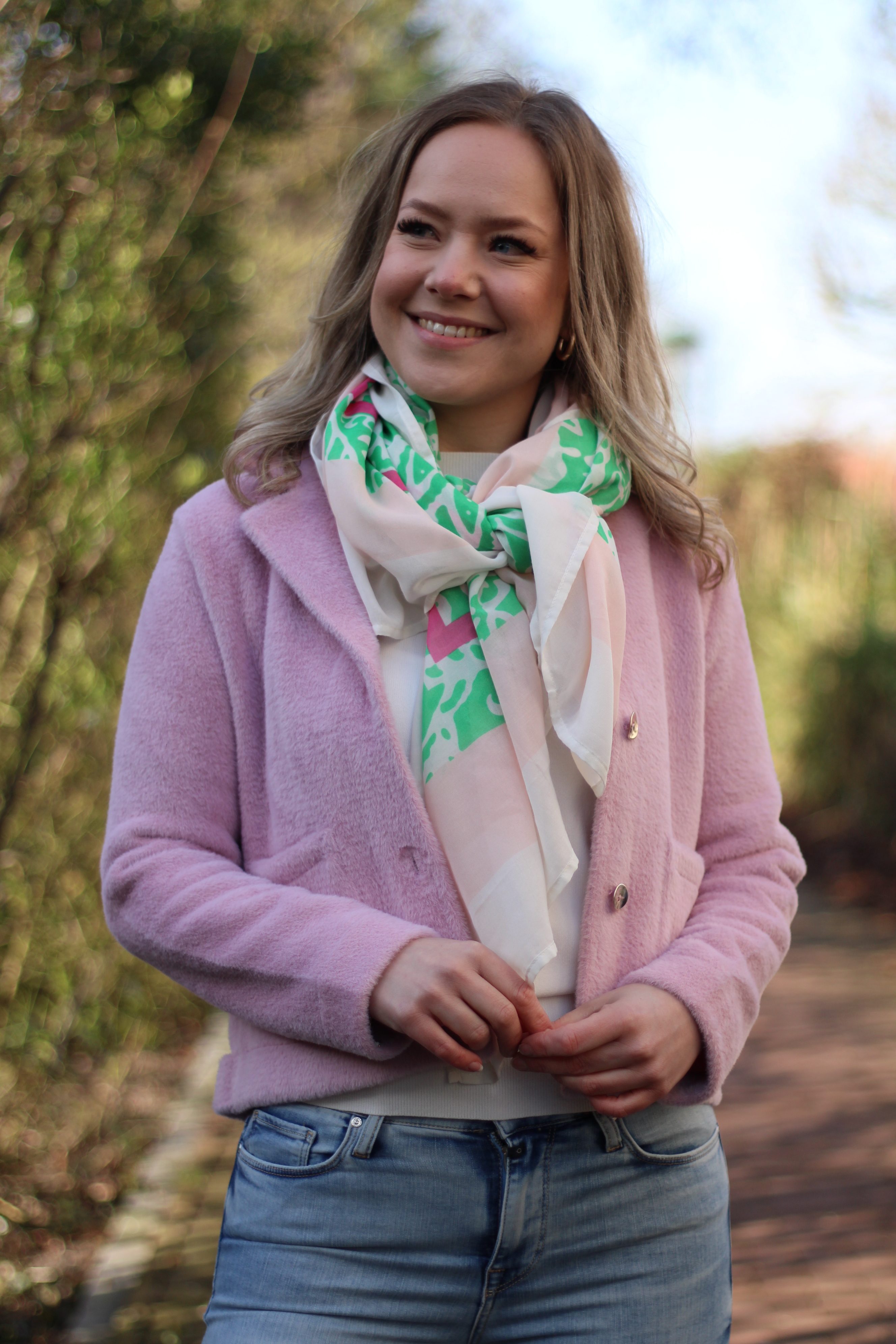 Rino & Pelle - Arizesna Light Woven Scarf - Clover Green Stencil
