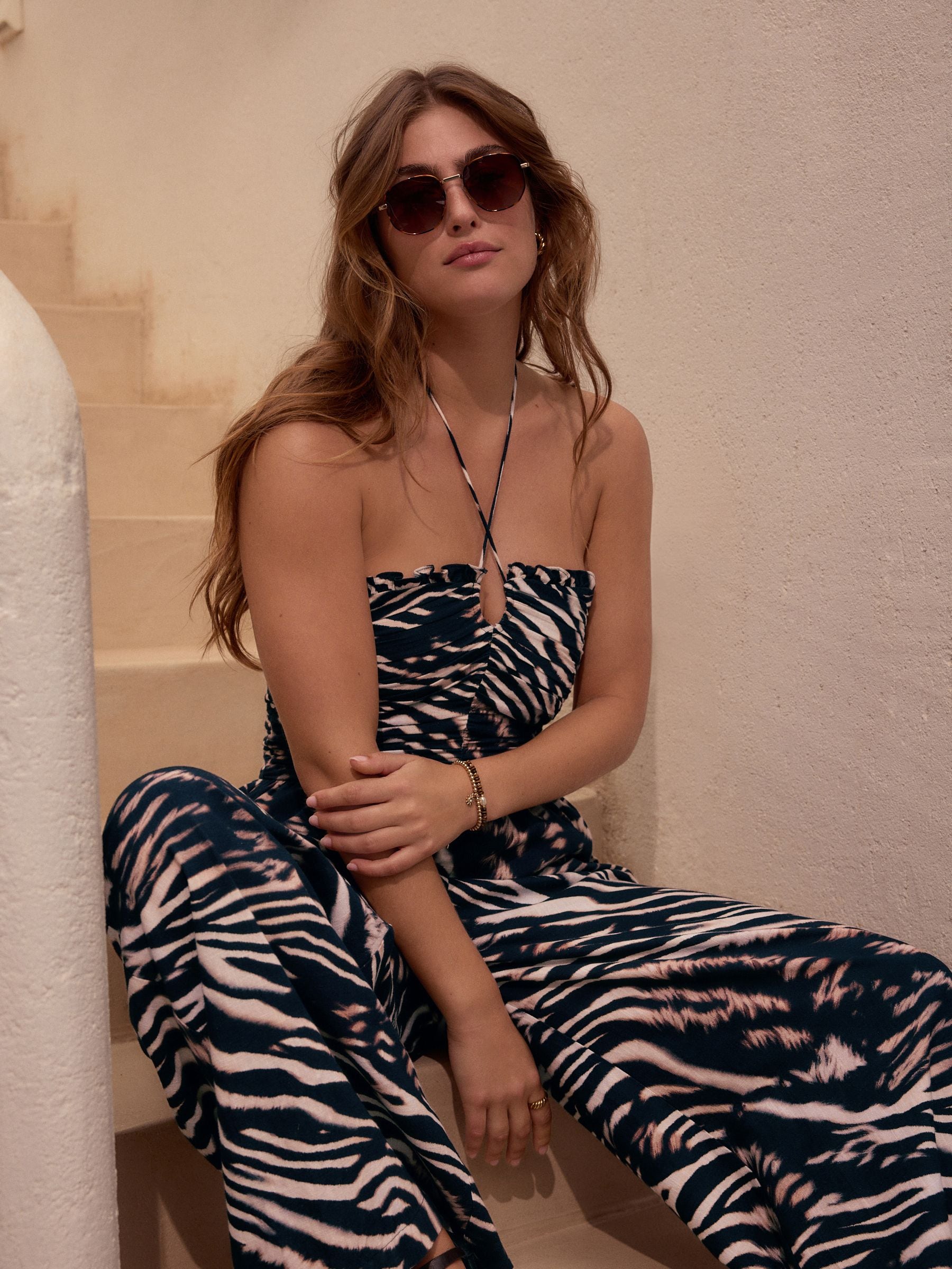 Zwart/dierenprint - Wijduitlopende jumpsuit met halternek van 100% katoen