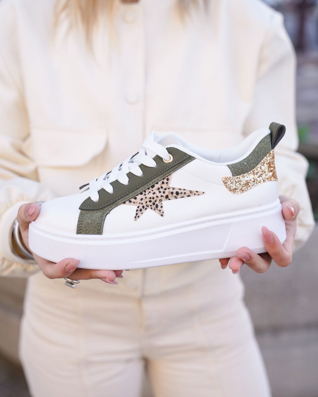 Basket femme blanche kaki et dorée à lacets étoile  - Ombeline