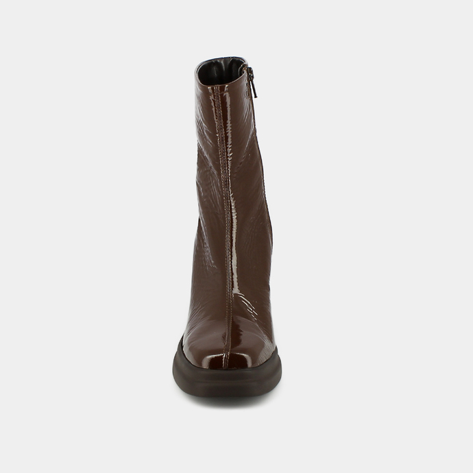 Boots à bouts carrés et plateformes  en vernis plissé marron