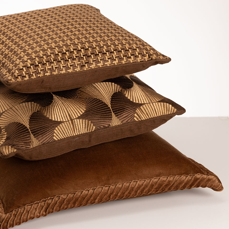 Sierkussen velours Tucked border mocca macha 50x50 cm