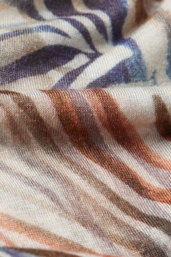 Camiseta ultraleve de manga comprida com estampa e decote canoa em cashmere.