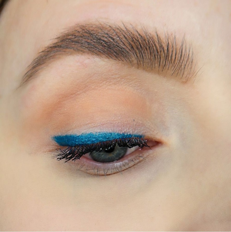 Sandstone - Waterproof Metallic Eyeliner 81 Blue ice