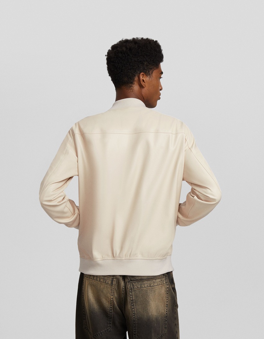 Jaqueta bomber com efeito de couro