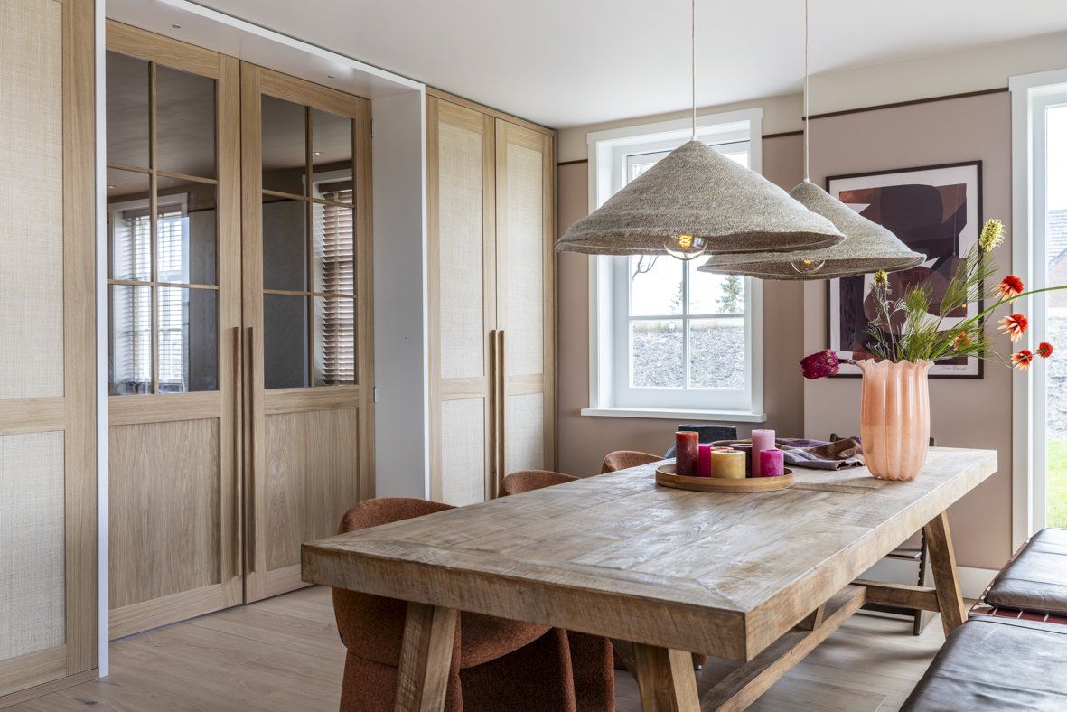 DTP Home Monastery  Eettafel