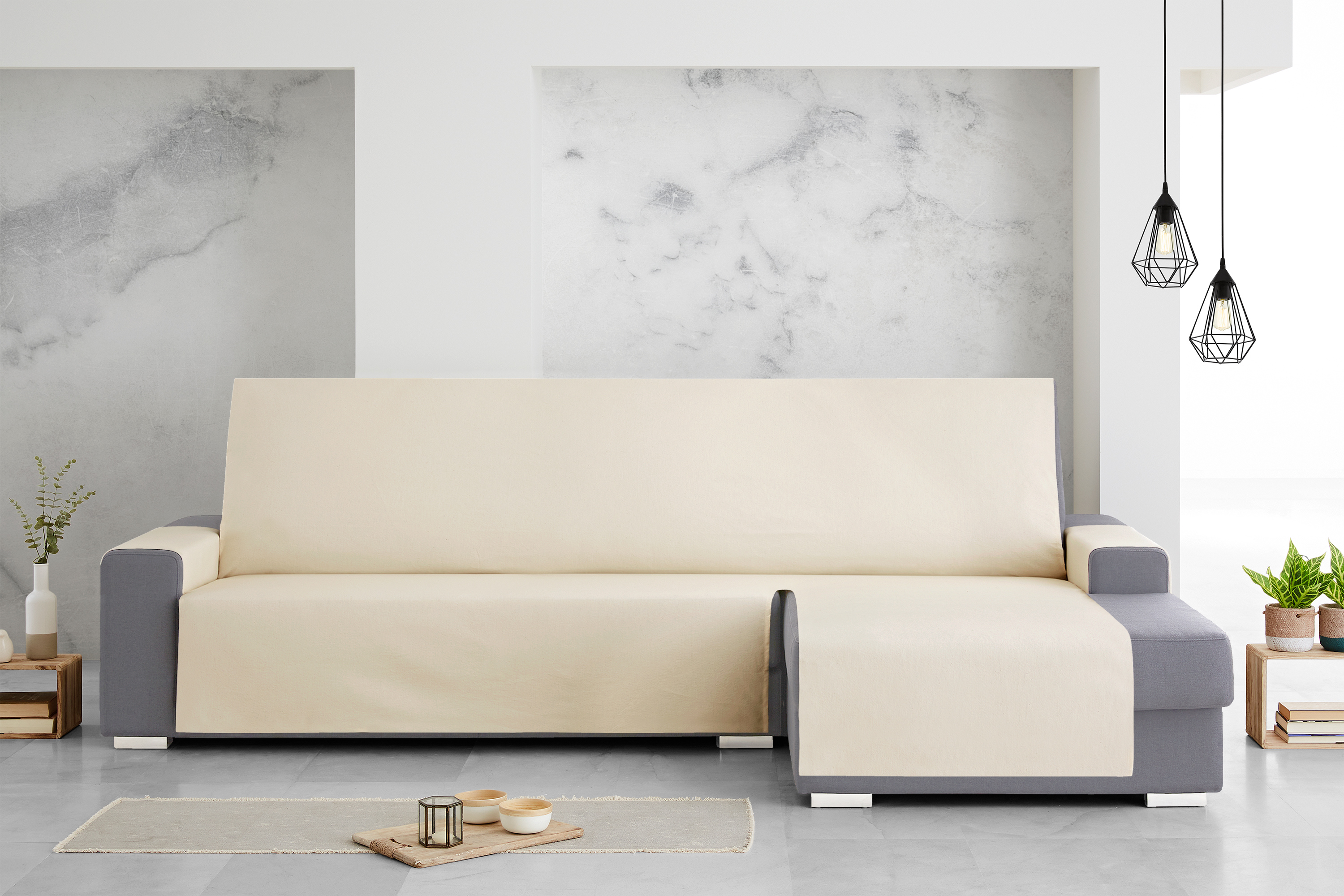 Capa protetora para sofá com chaise longue direita Extra Royale de 290 cm. Cor bege.