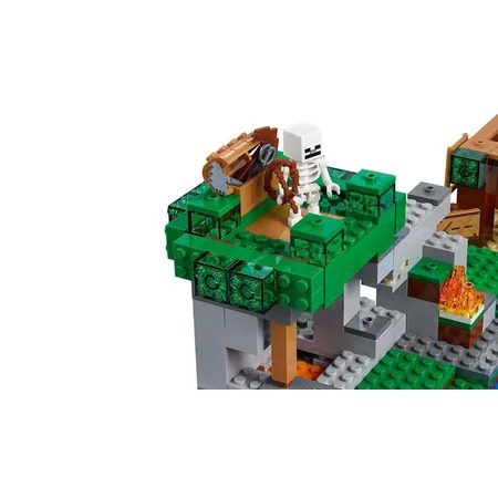 LEGO® Minecraft™ 21146 Die Skelette kommen!
