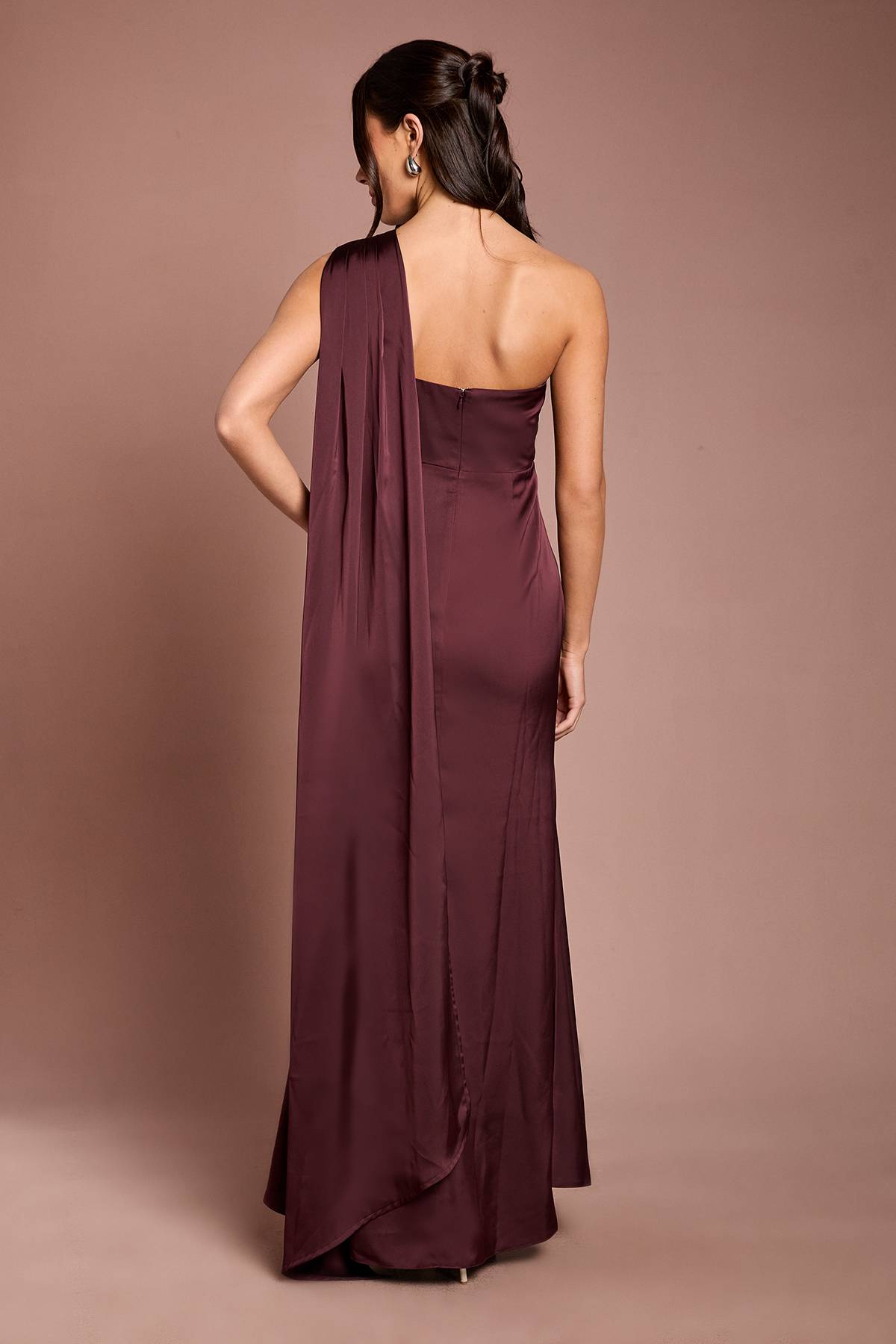 Coast Robe de Demoiselle d'Honneur Longue en Satin Coast Honoured Petite à Une Épaule Drapée