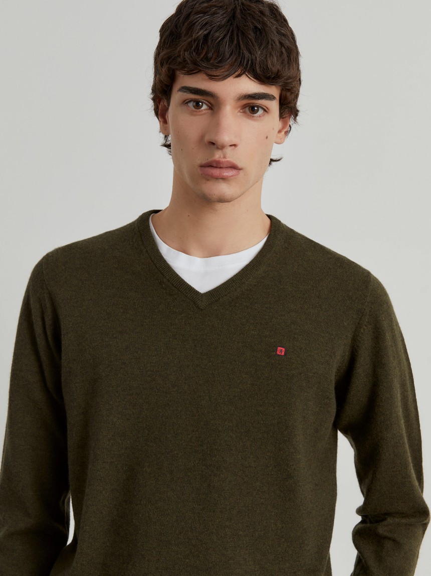 Pullover de lã decote em bico