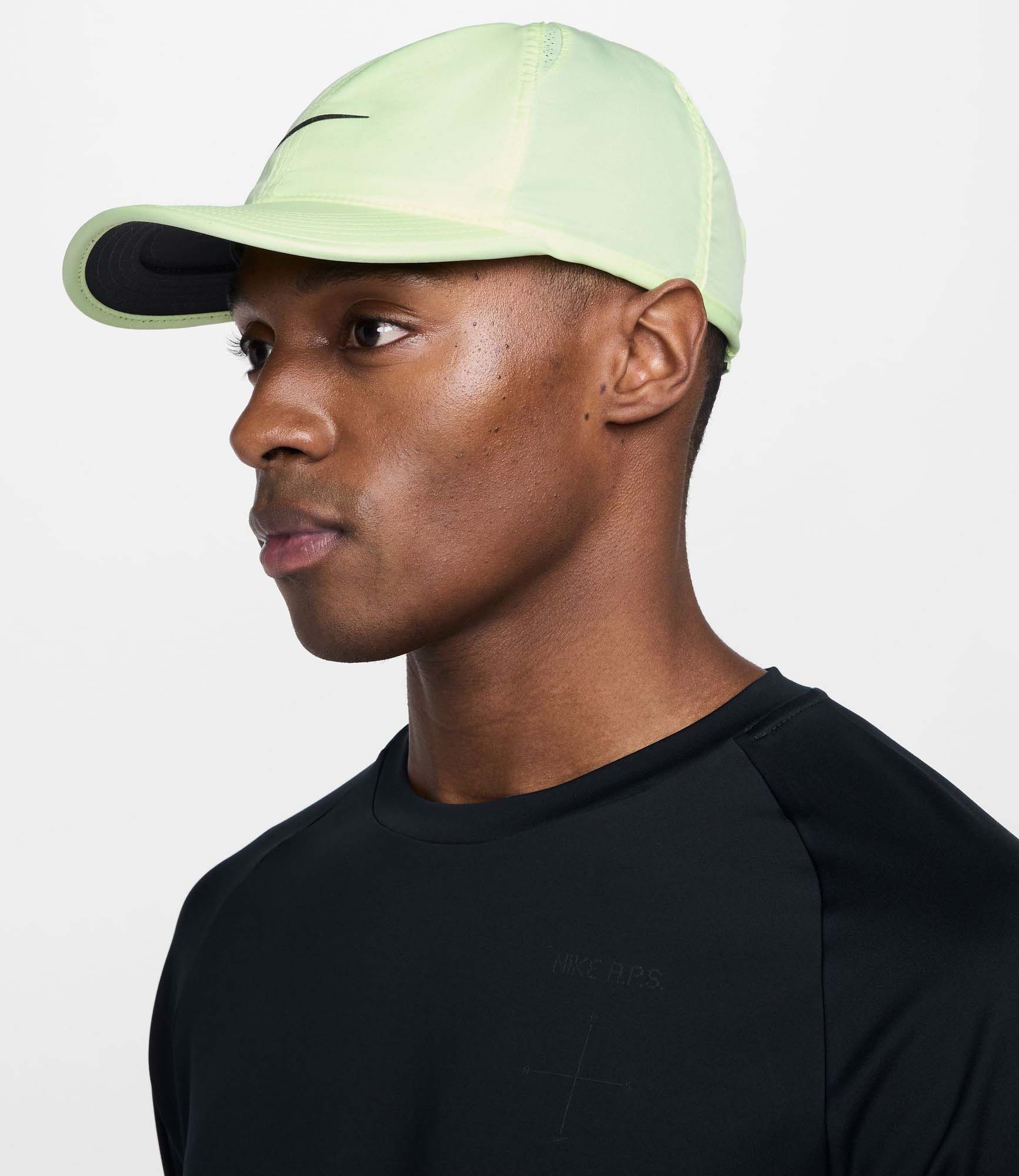 Dri-FIT Club Featherlight Caps Unisex 701/Barely Volt/Black