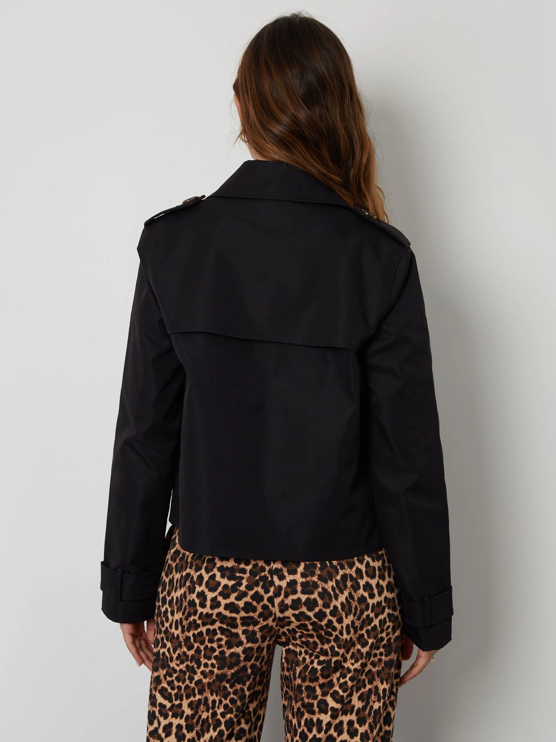 Zwart - Threadbare cropped trenchcoat met dubbele rij knopen