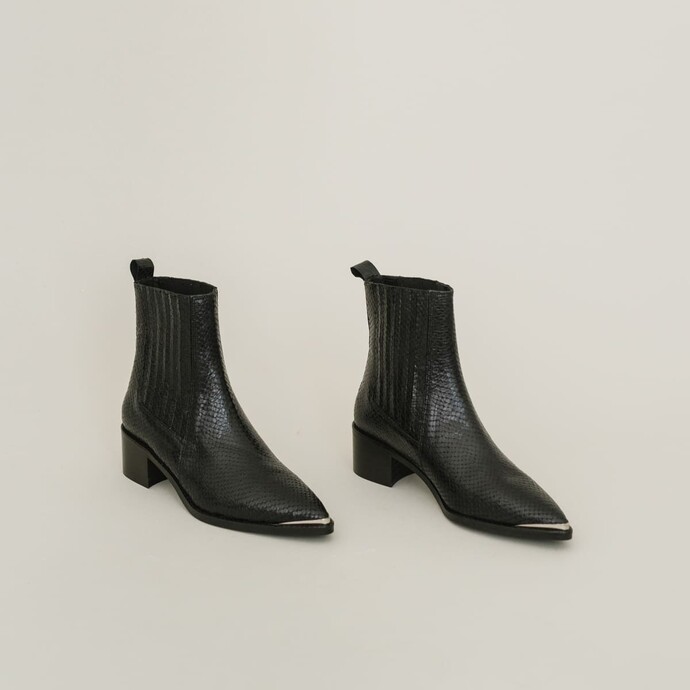 Bottines à talons et fronces  en reptile noir