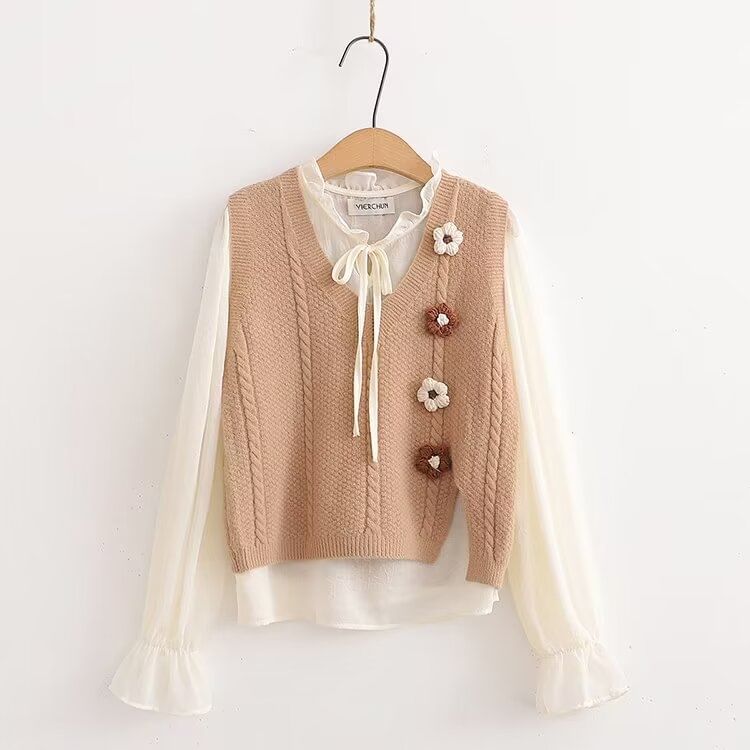 PANDAGO - Set: Blouse met lange mouwen, opstaande kraag, effen volantrand, strik aan de voorkant + V-hals, vest met bloemenaccent en split