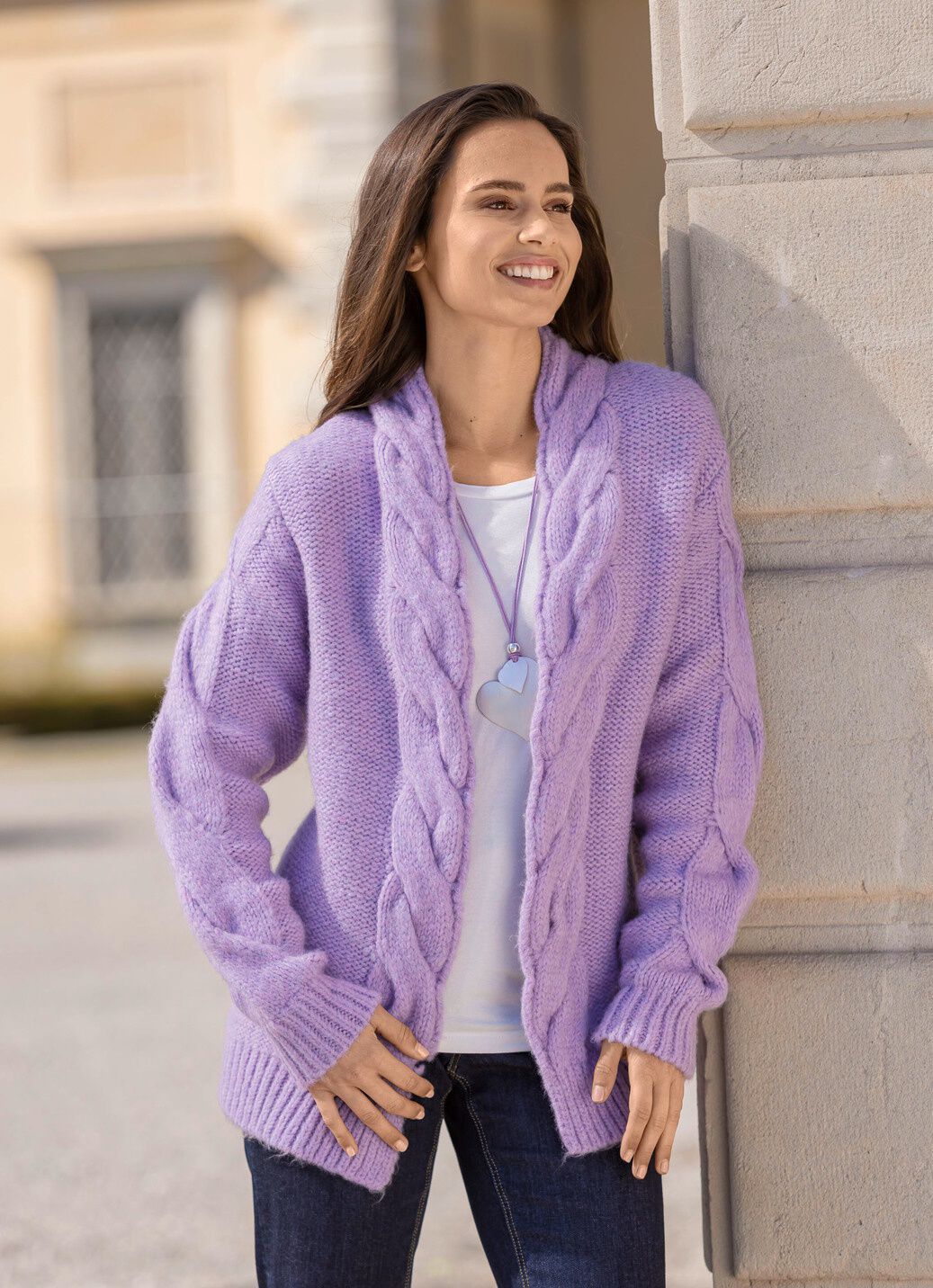 Strickjacke in Grobstrick